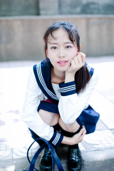 《年轻女教师》在线播放